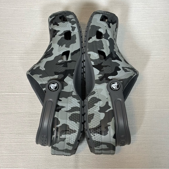 Crocs Classic Printed Camo Clogs-Black Slate Grey-Kid Size Junior 5 - Picture 6 of 11